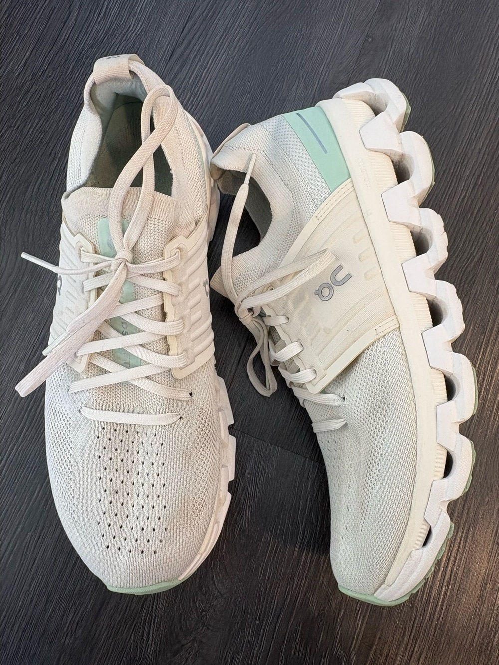 On Running Cloud Running Shoe in White with Mint Accents women’s 10.5 - Picture 2 of 15